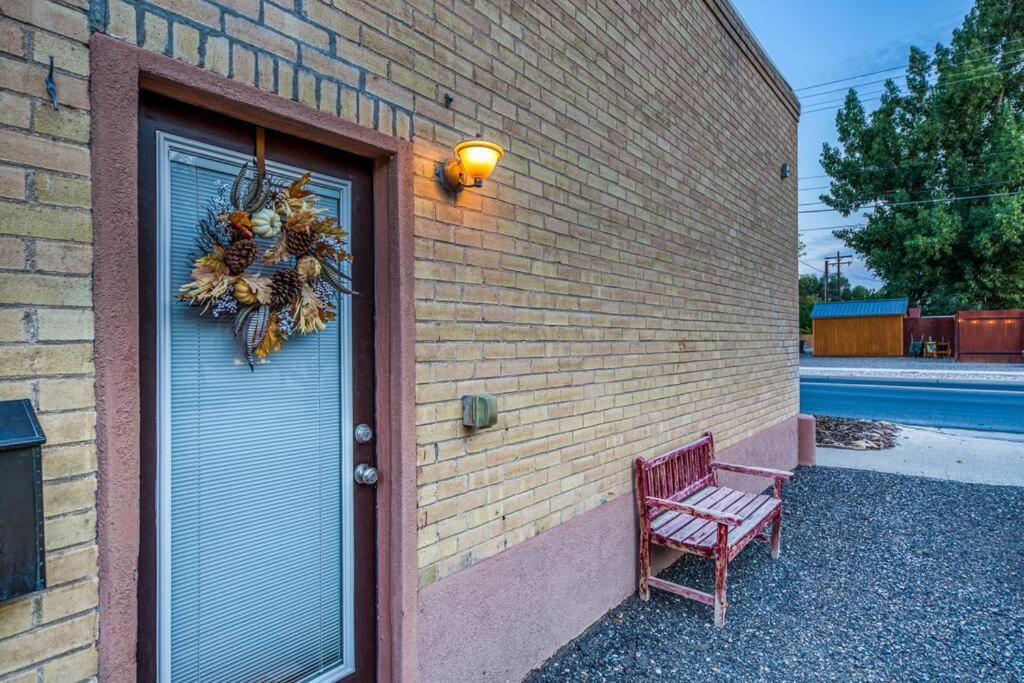 The Lovemore Inn~Hot Tub~Cheerful Carriage Home Delta Extérieur photo